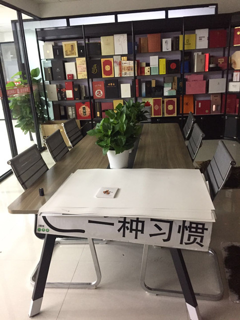 深圳龍崗300平米印刷包裝公司辦公家具解決方案/會議桌